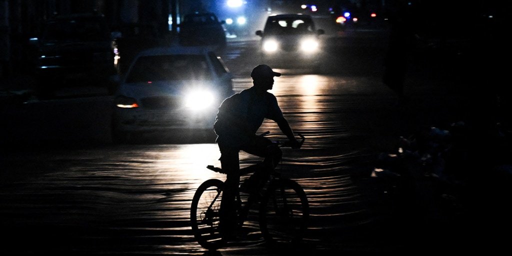 Cuba's electricity grid fails again, leaving millions in darkness amid ongoing fuel shortages