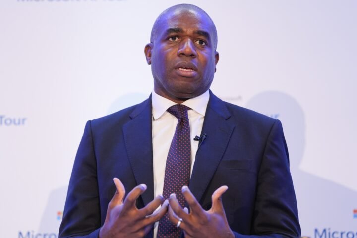 David Lammy hands phony number to PM, leading to security blunder involving Trump aide