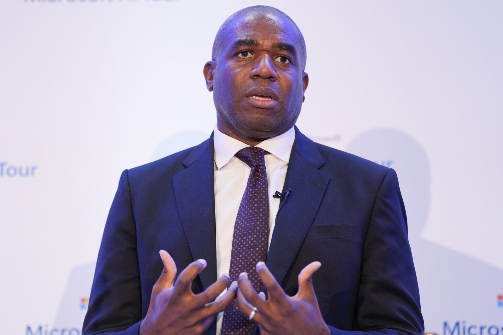 David Lammy hands phony number to PM, leading to security blunder involving Trump aide