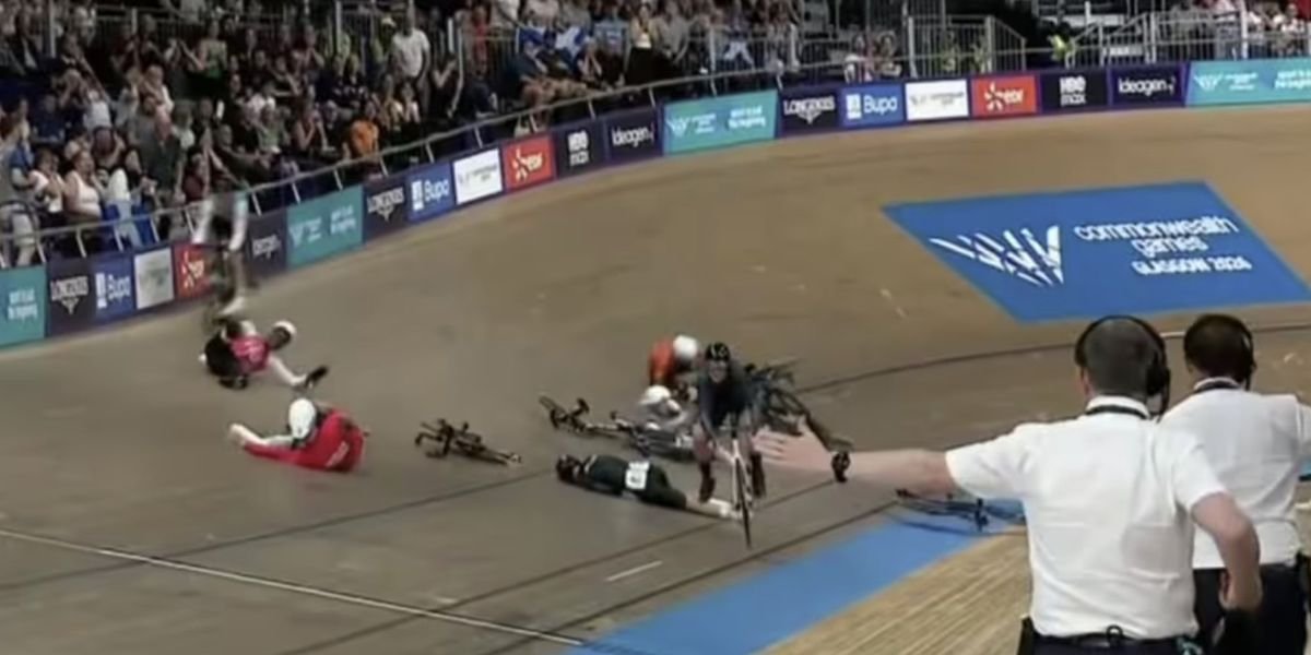 Devastating crash disrupts men's 10km scratch race as riders collide at Commonwealth Games