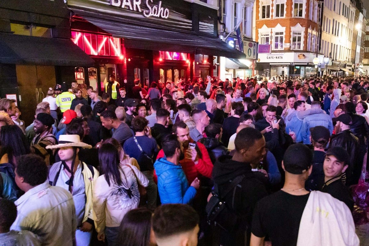 Downing Street calls for collaboration on pub standing restrictions after Sadiq Khan's remarks