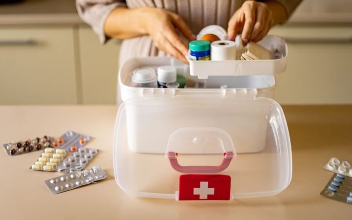 Essential first aid kit items for college students: a comprehensive guide