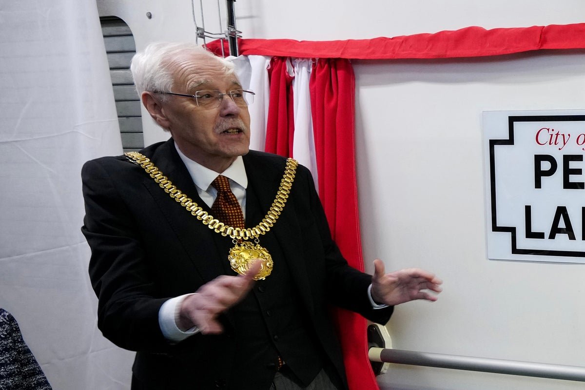 Former Liverpool councillors apologise for Auschwitz comparison during station debate