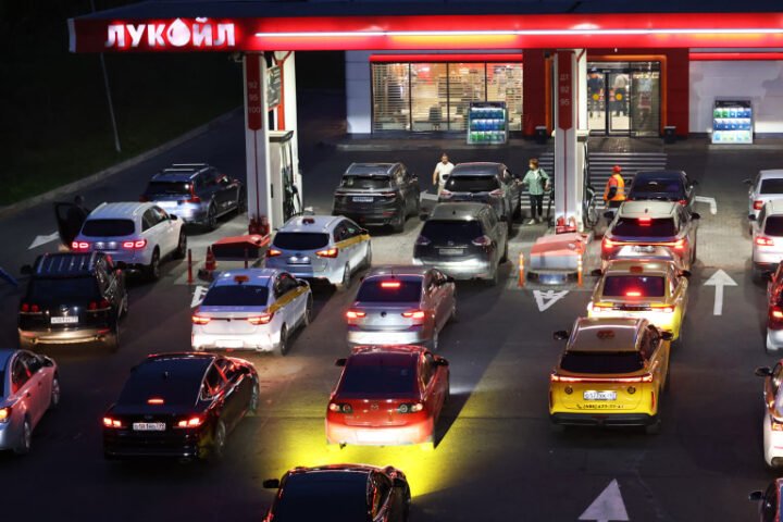 Fuel shortages return to Russia as authorities impose new restrictions on petrol sales