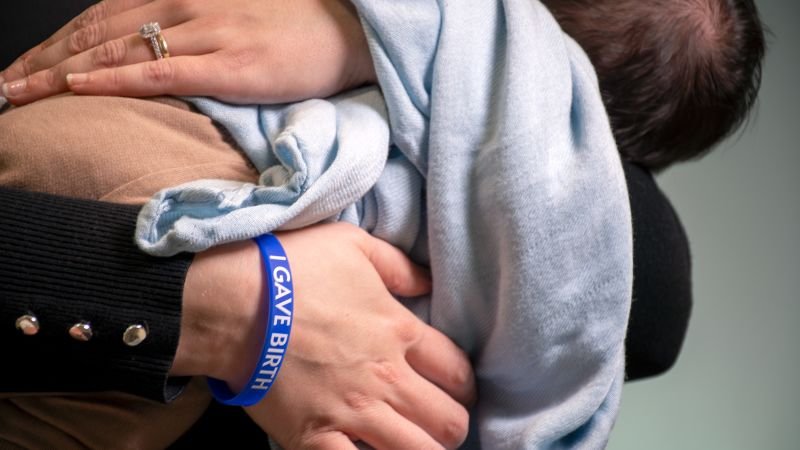 Hospitals implement wristbands to reduce maternal health risks in the U.S.