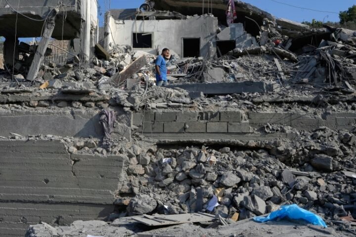 Israeli airstrike in southern Lebanon claims seven lives amid ongoing tensions