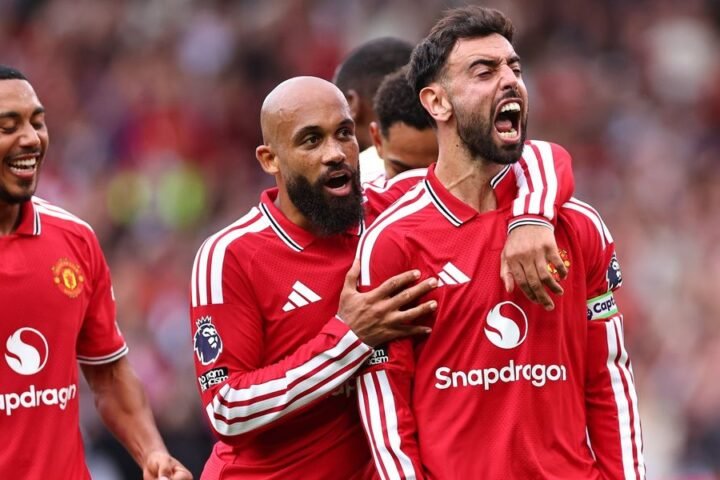 Manchester United begin contract talks with Bruno Fernandes after impressive performance against Ipswich