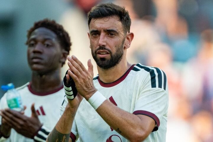 Manchester United in talks with Bruno Fernandes over new contract amid Galatasaray interest