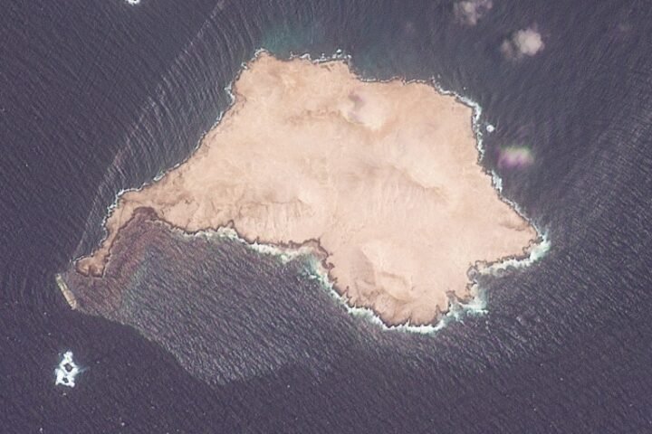 Oil spill from sanctioned tanker spreads over large area off Oman coast