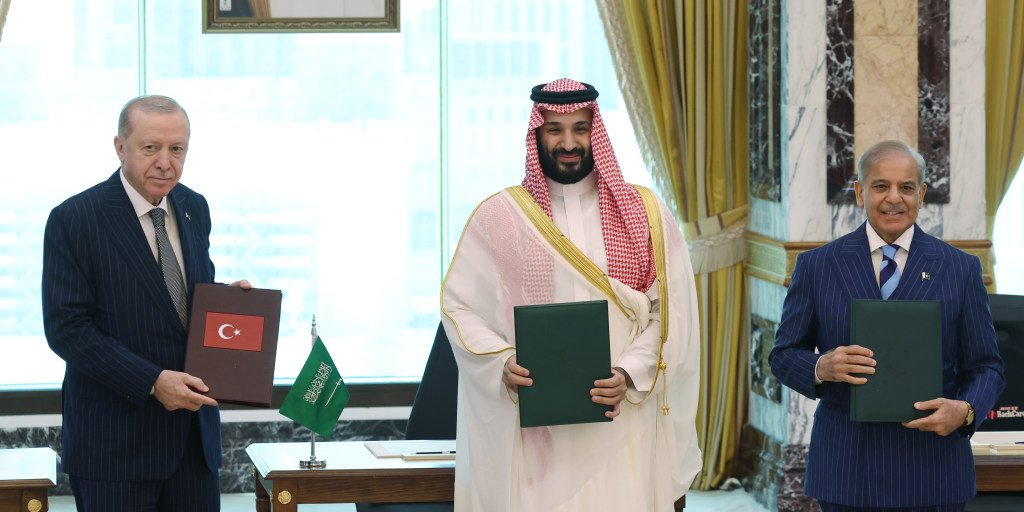 Pakistan, Saudi Arabia, and Turkey sign 'purely defensive' joint defense agreement open to others