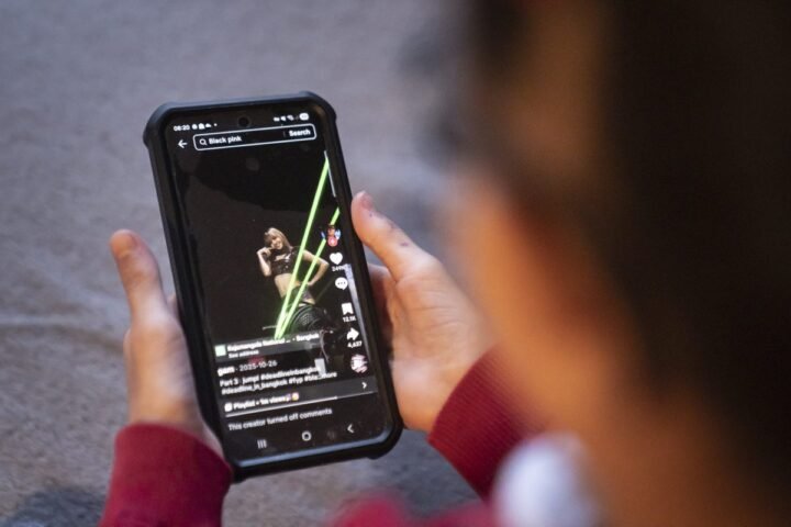 Poll shows 85% of teenagers would opt out of proposed social media curfews