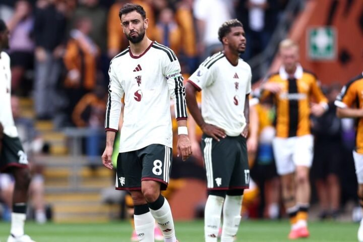 Premier League reminds Manchester United of kit regulations after Hull defeat
