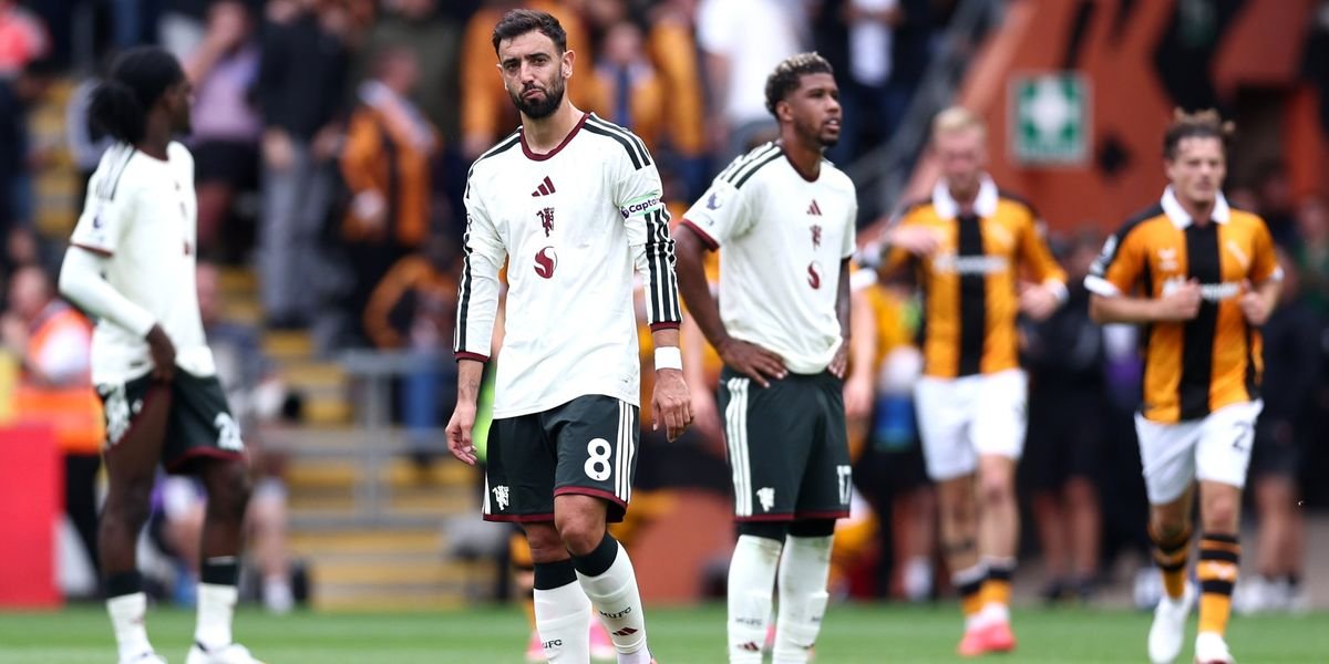 Premier League reminds Manchester United of kit regulations after Hull defeat