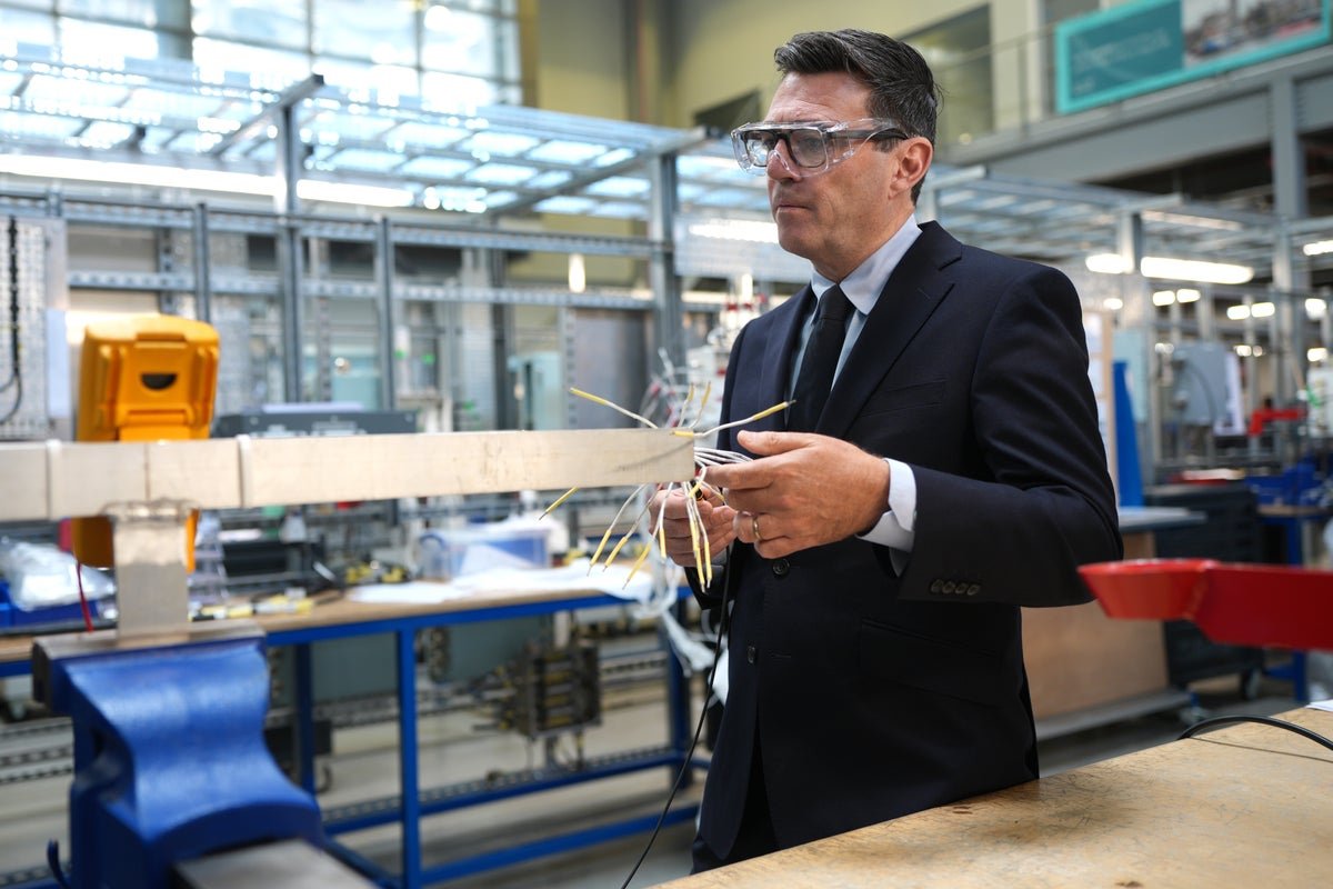 Rejoining the EU single market could boost UK economy significantly, experts say
