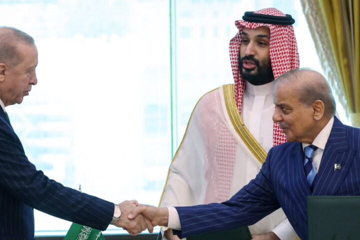 Saudi Arabia, Turkey and Pakistan sign joint defense agreement amid regional tensions