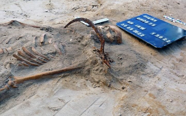 Scientists investigate 400-year-old 'vampire' burial of young woman in Poland
