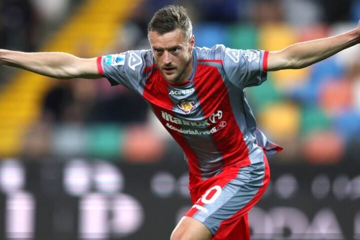 Sheffield Wednesday expresses interest in signing Jamie Vardy as he seeks new club