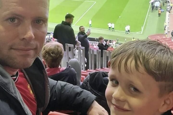 Sons of fallen police officer Matthew Blades join Manchester United players for tribute