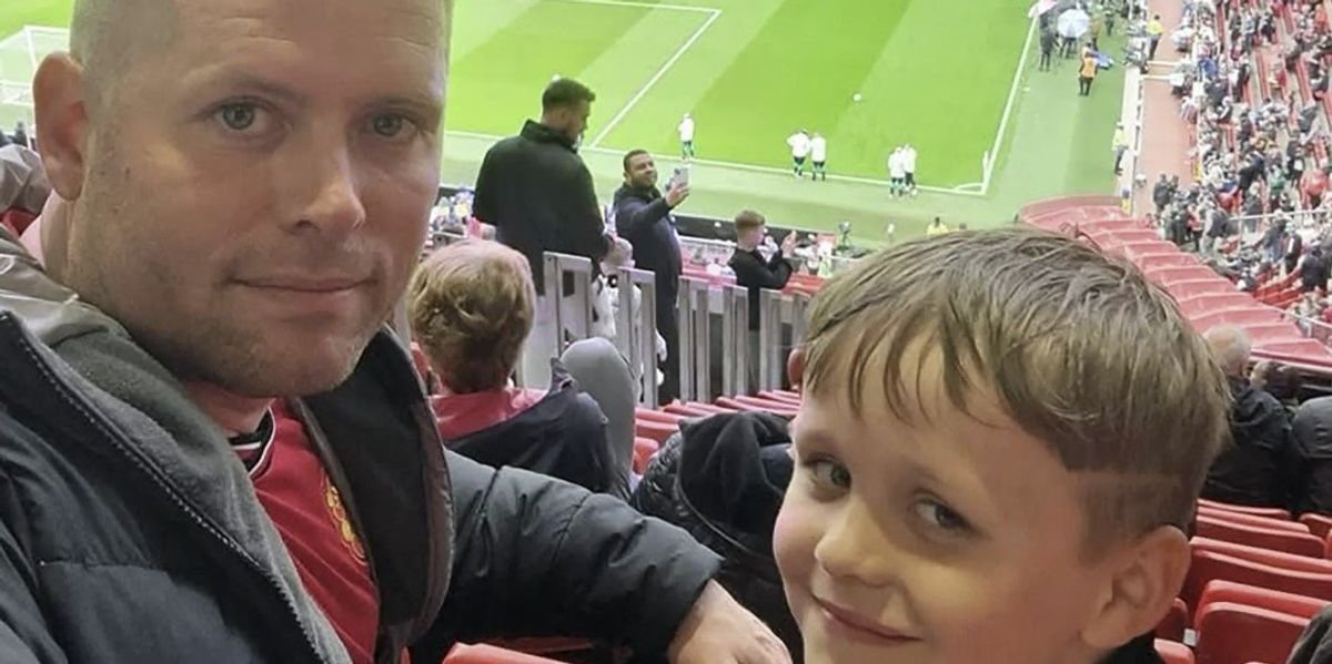 Sons of fallen police officer Matthew Blades join Manchester United players for tribute