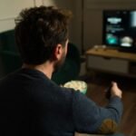 Study links high television viewing in midlife to reduced brain health decades later