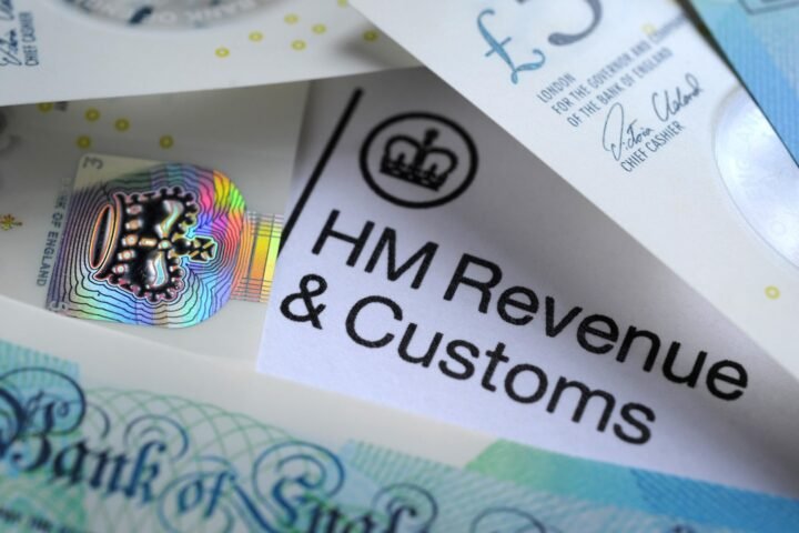 Taxpayers to receive £30 tax break for waiting over 30 minutes on HMRC calls