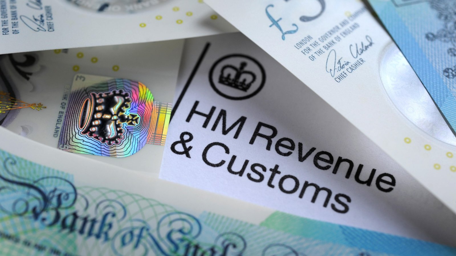 Taxpayers to receive £30 tax break for waiting over 30 minutes on HMRC calls