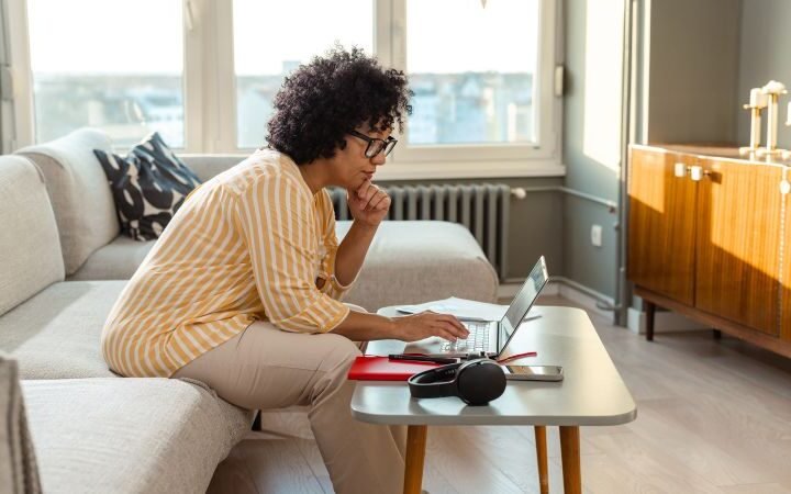 The role of college parent Facebook groups in shaping student experiences