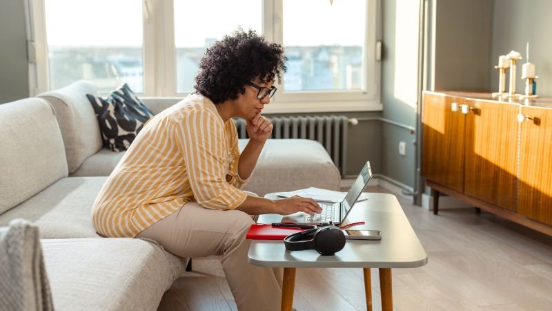The role of college parent Facebook groups in shaping student experiences