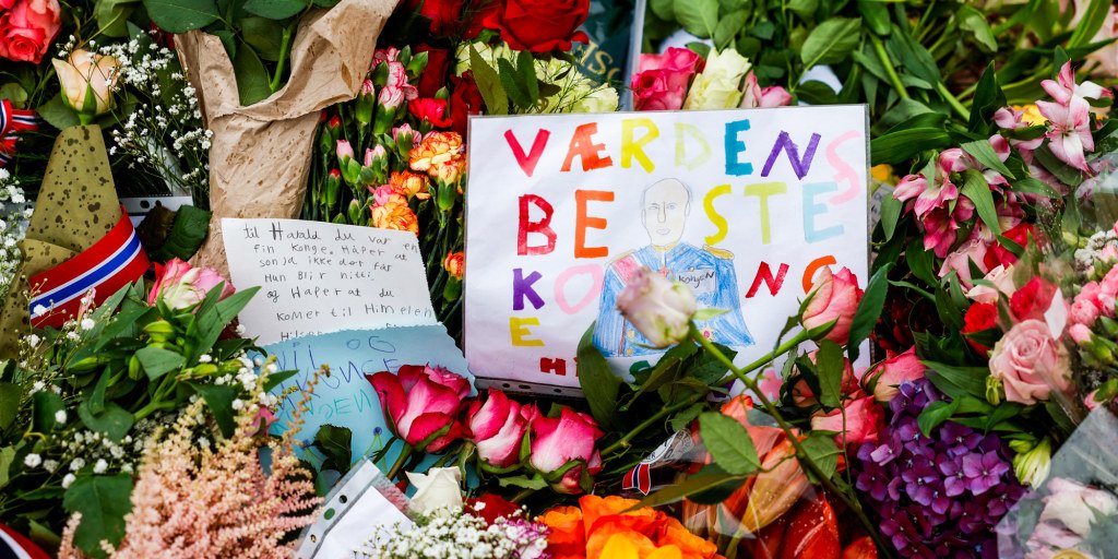 Thousands gather in Oslo to pay tribute to King Harald V as Norway ushers in new monarchy