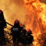 Water-dropping aircraft deployed to combat Greek wildfire amid ongoing evacuations and risks