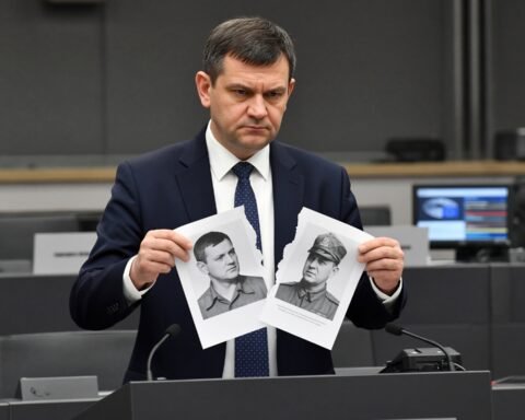Polish Konfederacja MP tears up portraits in attack on Ukraine
