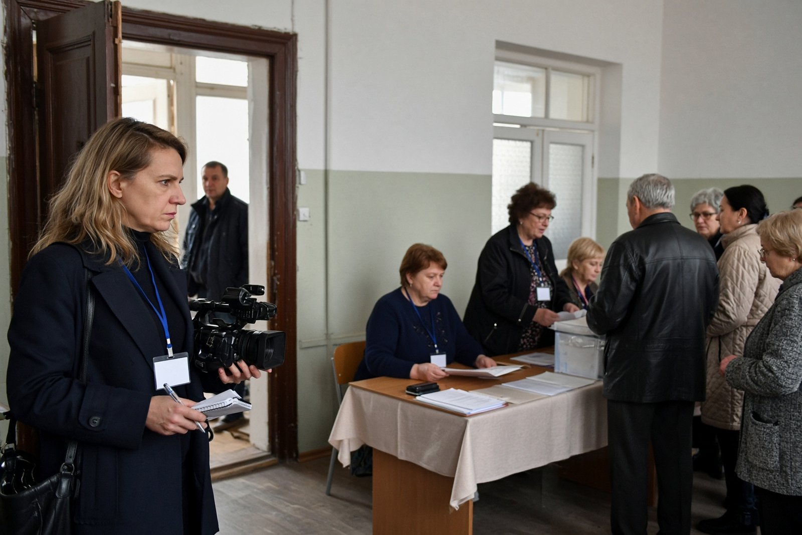 Dutch journalist’s role in Russian-run votes challenges claims of independence