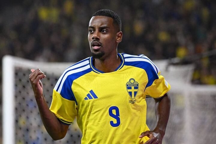 Alexander Isak returns to Liverpool early from international duty due to thigh injury
