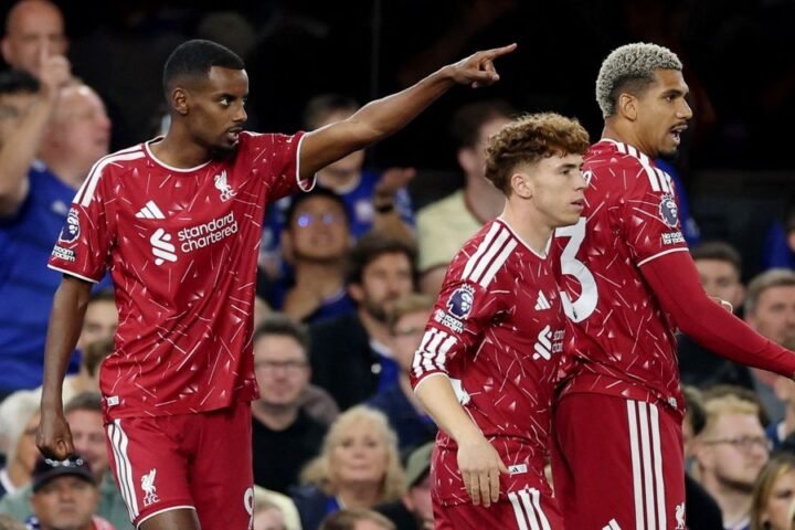 Alexander Isak scores twice in first nine minutes as Liverpool claims first league win