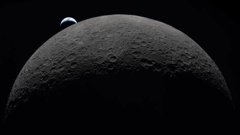 Ancient rock on moon's far side sheds light on lunar magnetic field history