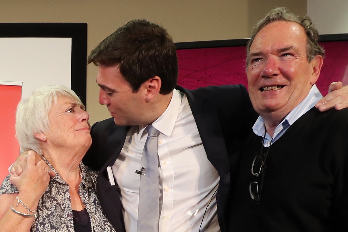 Andy Burnham expresses gratitude for public support following father's death from Alzheimer's