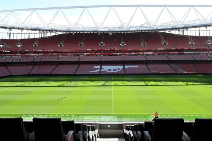 Arsenal fans divided over removal of Champions sign ahead of Chelsea clash