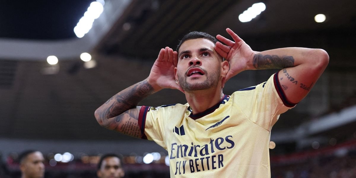 Arsenal maintain perfect Premier League start with 2-0 victory over Sunderland
