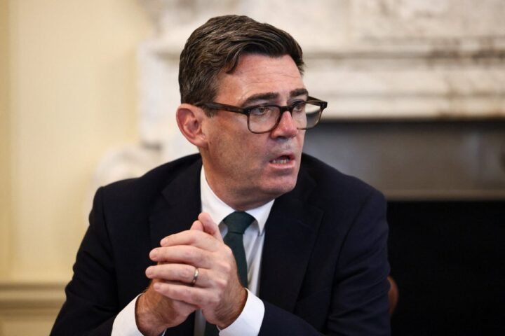 Burnham urges Labour to combat 'politics of poison' amid anti-migrant unrest