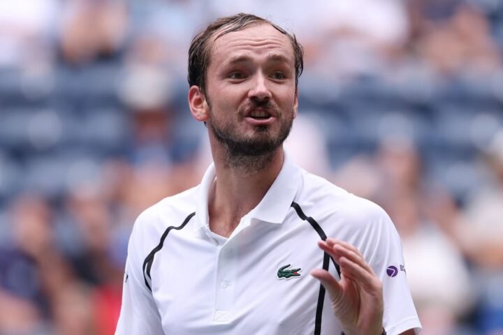 Daniil Medvedev expresses frustration over bird interruption during US Open match