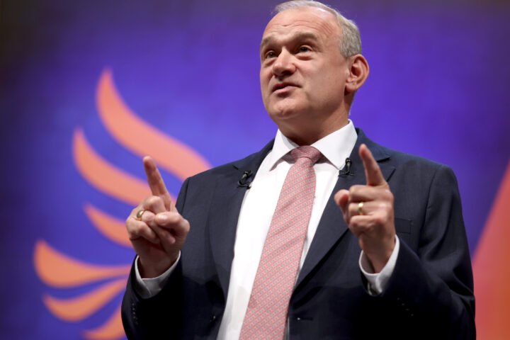 Ed Davey promises £680 tax cut contingent on returning to EU Single Market