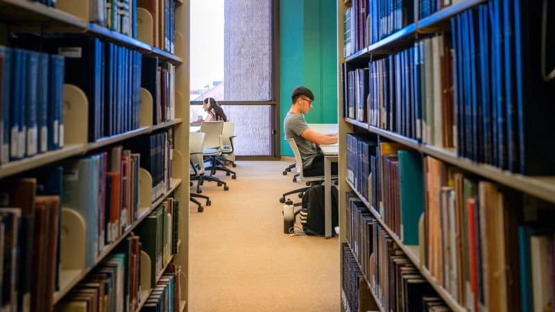 Five essential tips for college students navigating their first year