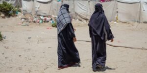 Fleeing families in Yemen face chaos as Iranian-backed Houthi rebels advance