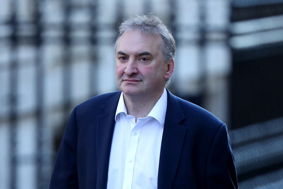 Former cabinet secretary receives £860,000 payout before taking seat in House of Lords