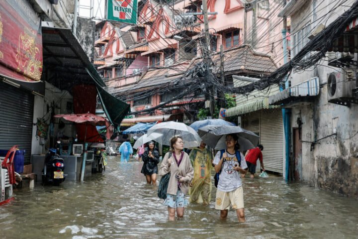 Heavy rain and flooding in Bangkok disrupt traffic and force evacuations