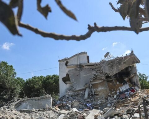 Israeli airstrikes in southern Lebanon result in four fatalities and dozens of injuries
