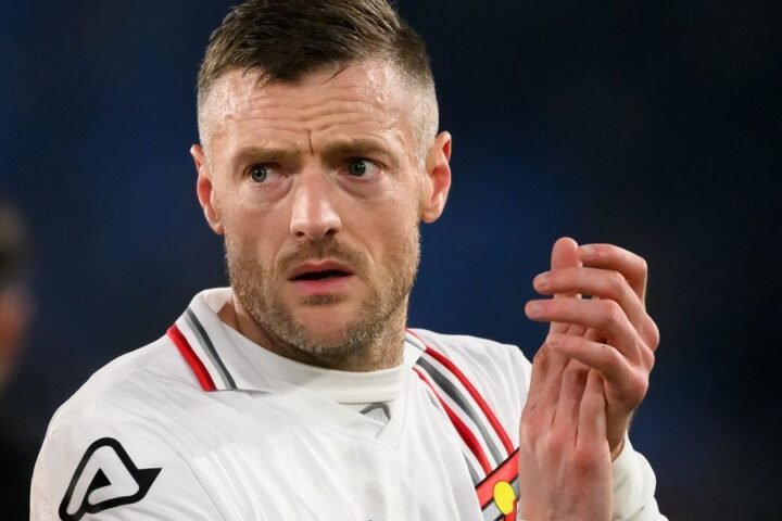 Jamie Vardy considers options as Wrexham pursue move with Ryan Reynolds' backing