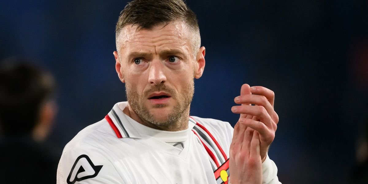 Jamie Vardy considers options as Wrexham pursue move with Ryan Reynolds' backing