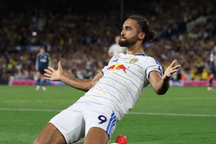 Leeds dominate Newcastle 4-1 at Elland Road, moving into third place in Premier League
