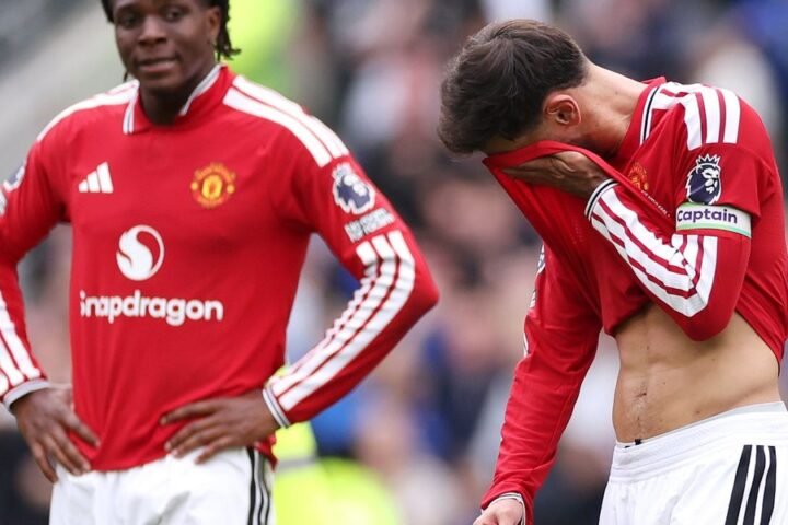 Manchester United's defensive issues resurface in costly Everton draw